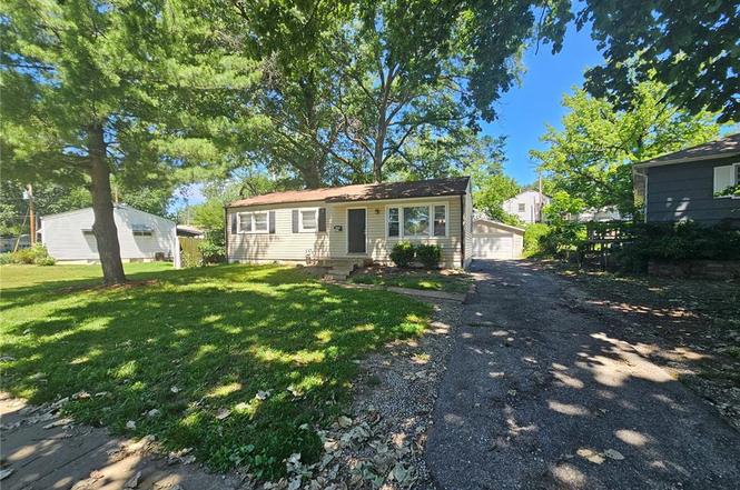 1037 Forestwood Dr