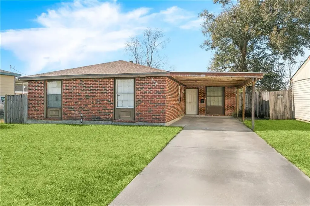 560 Phyllis Dr