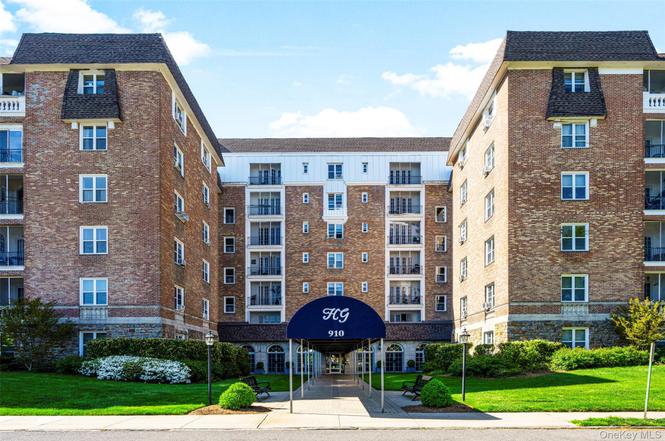 910 Stuart Ave Unit 2J