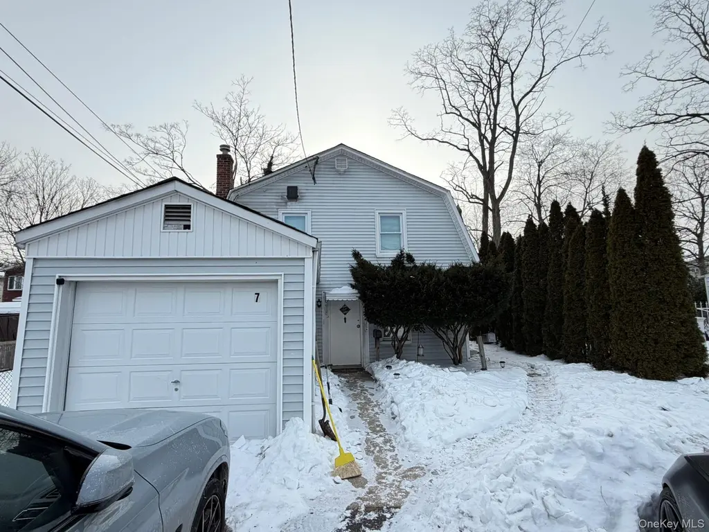 7 Sands Point Rd