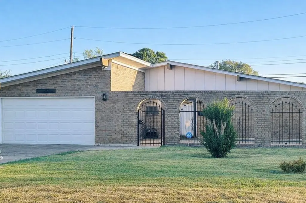 1895 Lucille St