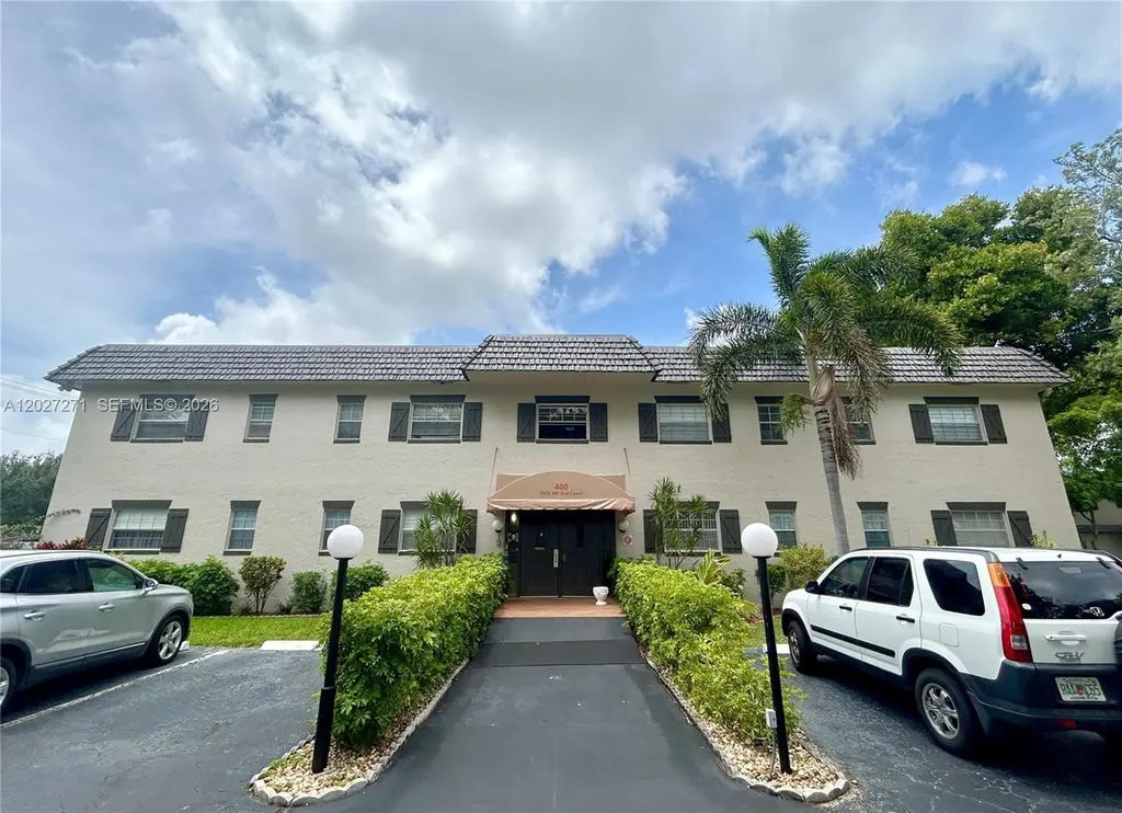 5621 SW 2nd Ct #101