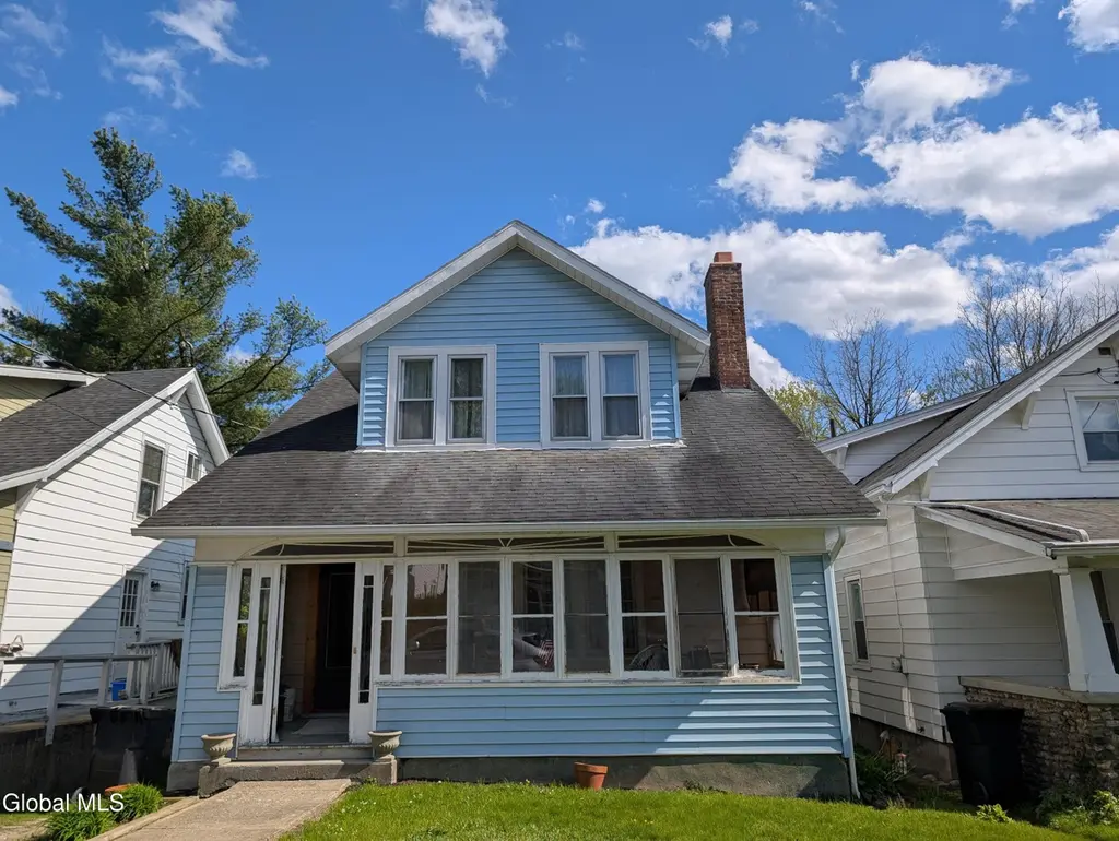 18 Griswold Ave