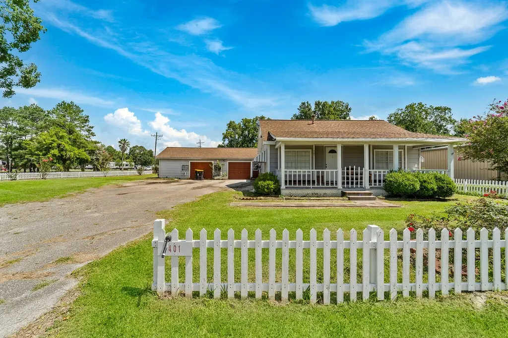 401 Lee Ave