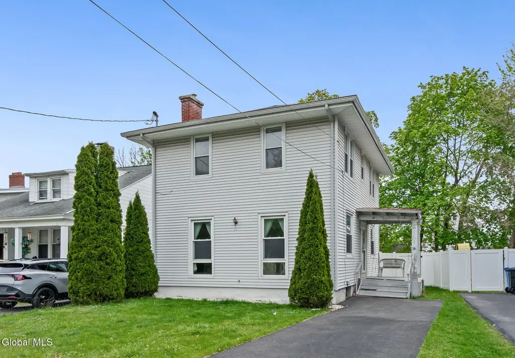 18 Oakwood St