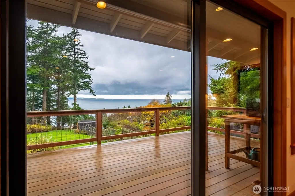 2533 Island View Ln