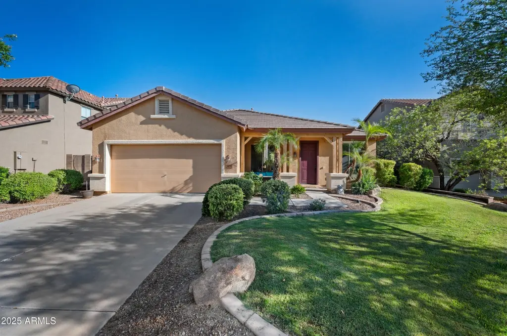 3147 E Vallejo Dr