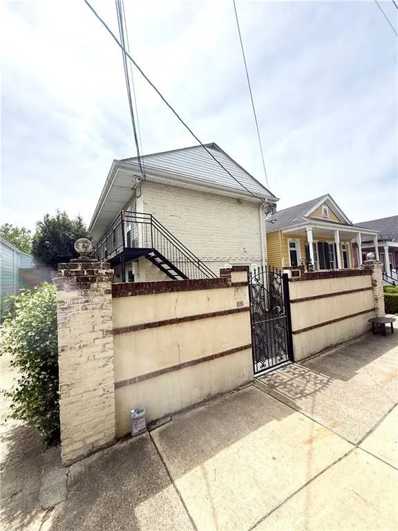 257 Cherokee St #2