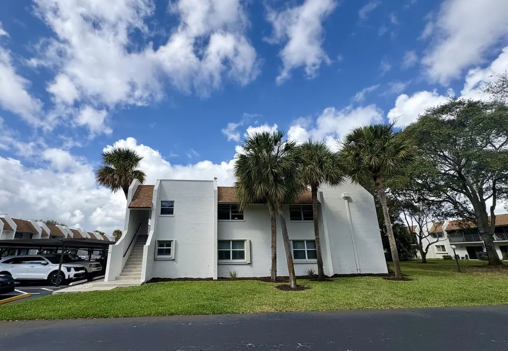 2915 SW 22nd Ave #201