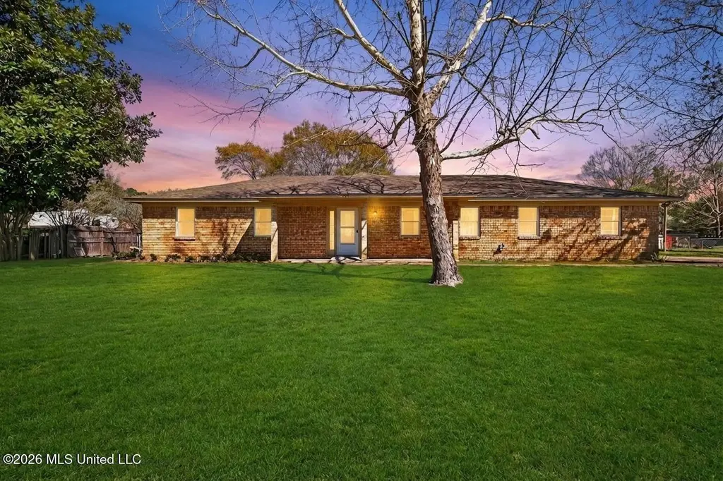 3408 Beachview Dr