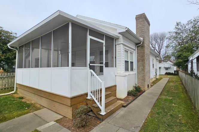 1214 S Harlan Ave
