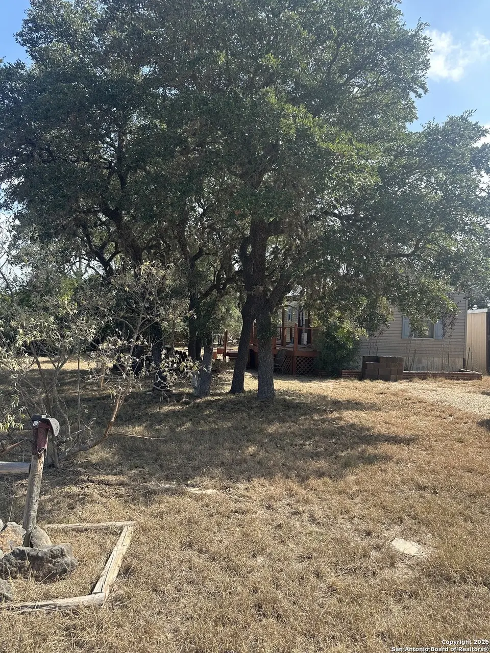 727 Private Road 1516