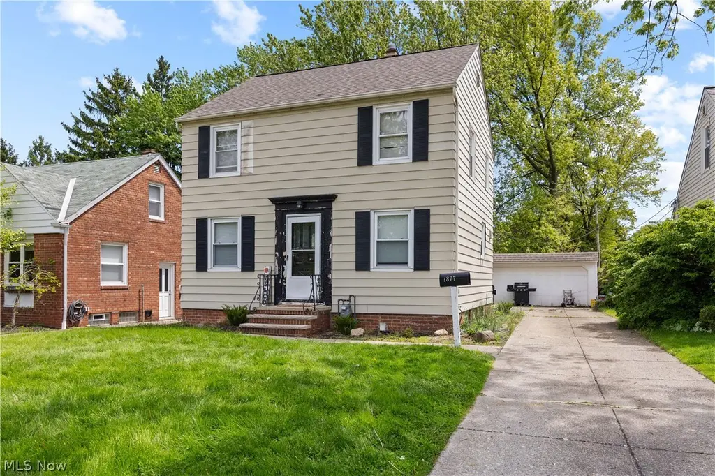 1877 Lawnway Rd