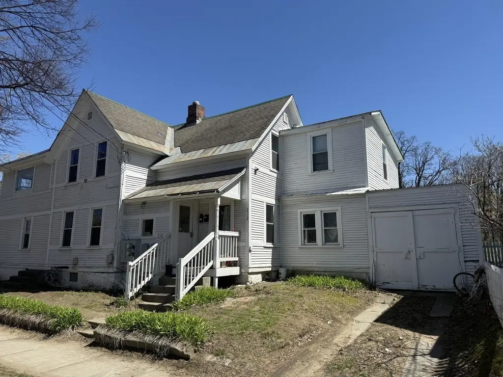 210-212 N Willard St