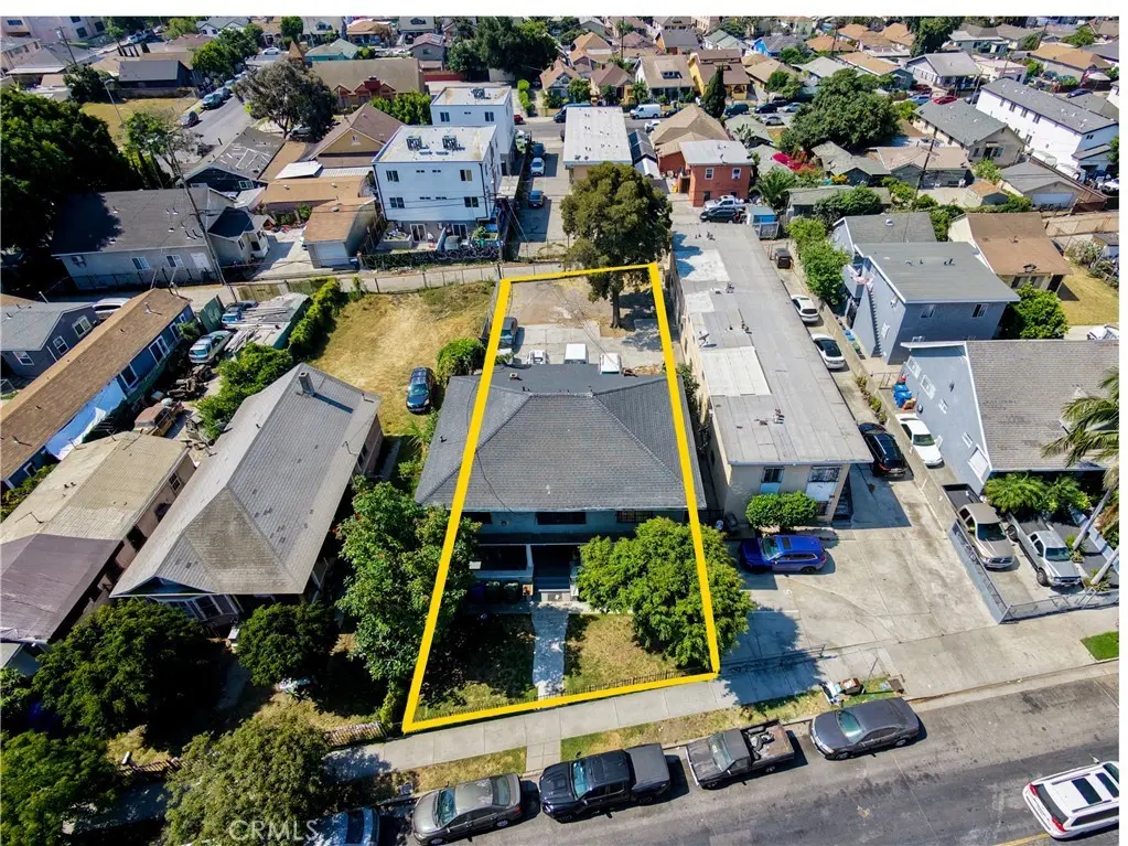 786 E 41st