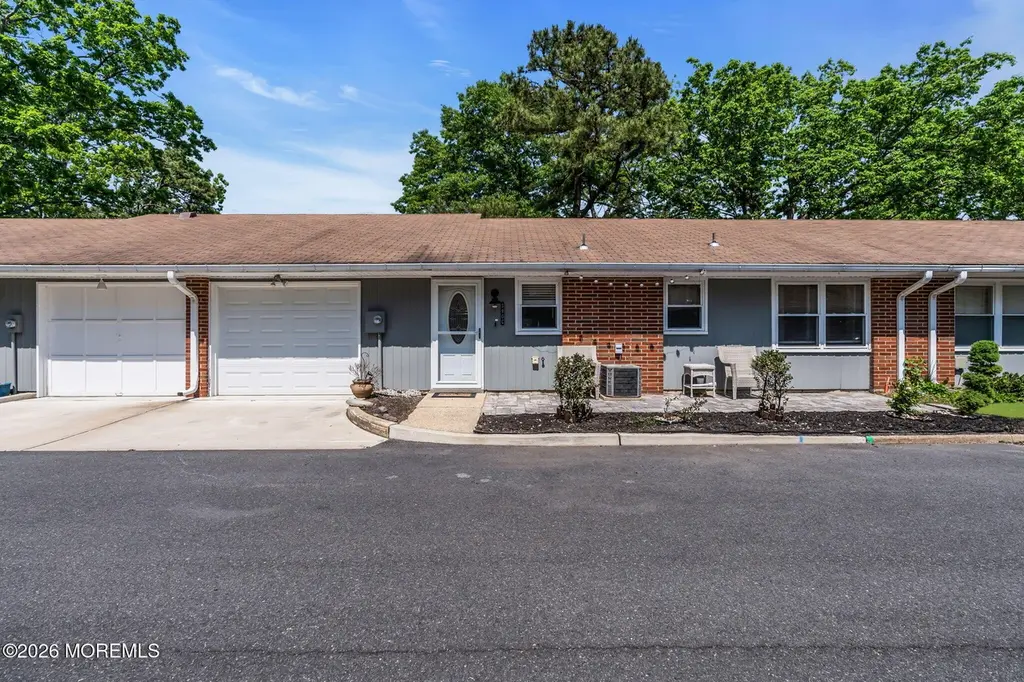 390 Picardy Ct Unit c