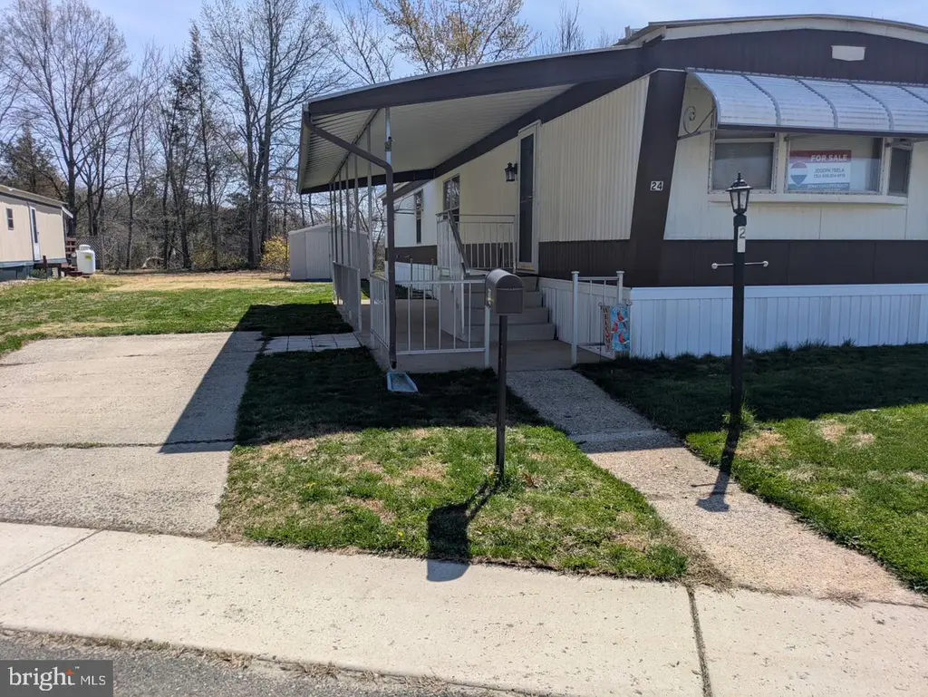 24 Lakeshore Dr