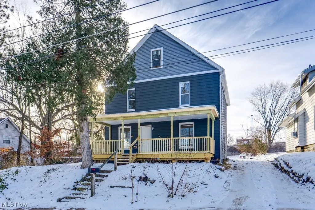 155 W Walnut St