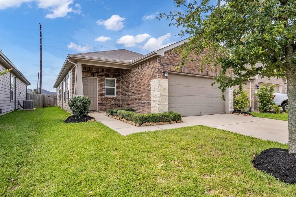 25703 Bottlebrush Sedge St