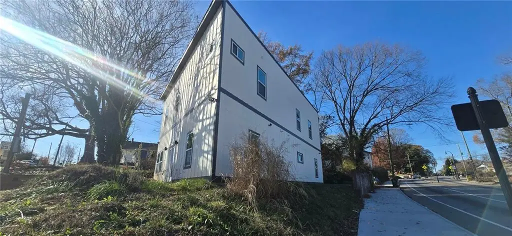 125 Laurel Ave SW