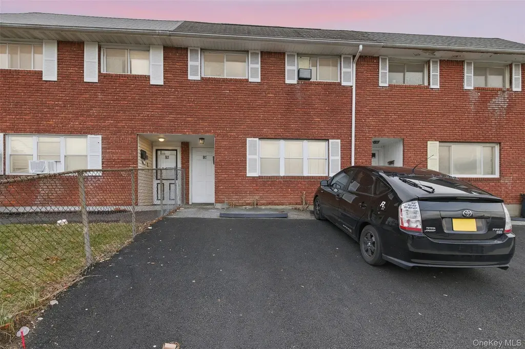 90 Conklin Ave