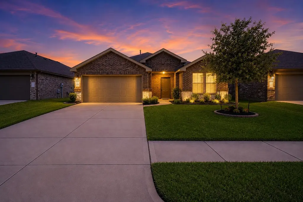 927 Petunia Falls Ln