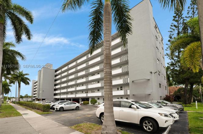 1000 NE 14th Ave #602