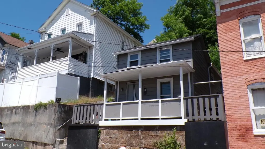 7 Bellevue St