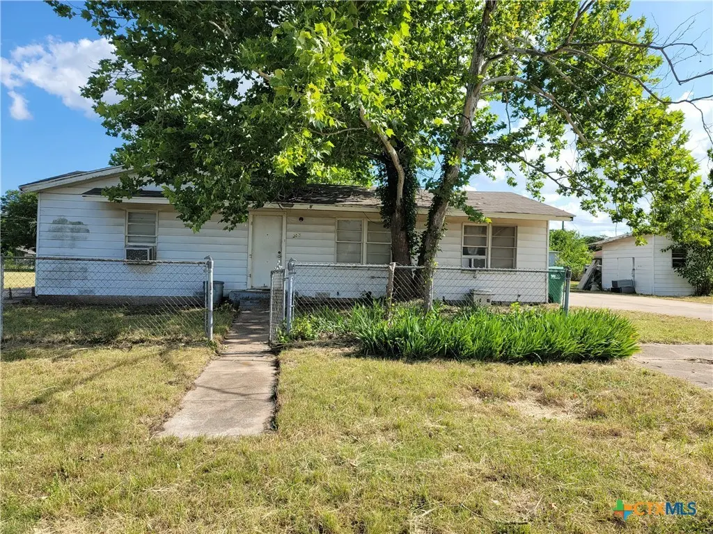 202 W Bobwhite Ln