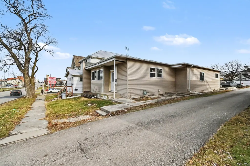 372 S Main St