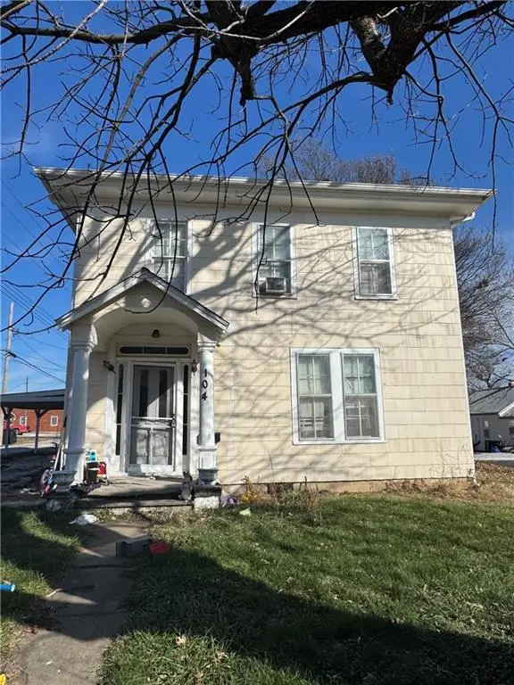 104 E Colt St