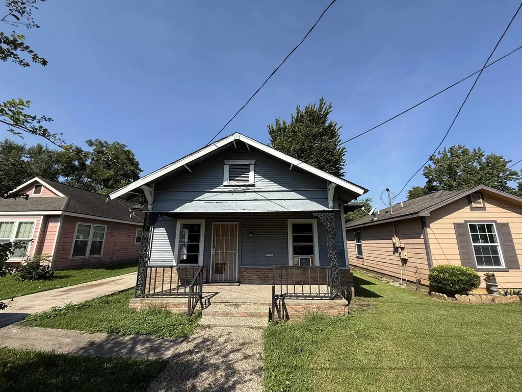 1930 Cleo St