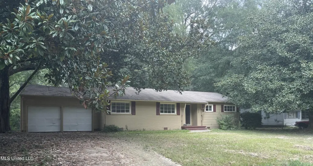 220 Wildwood Ter