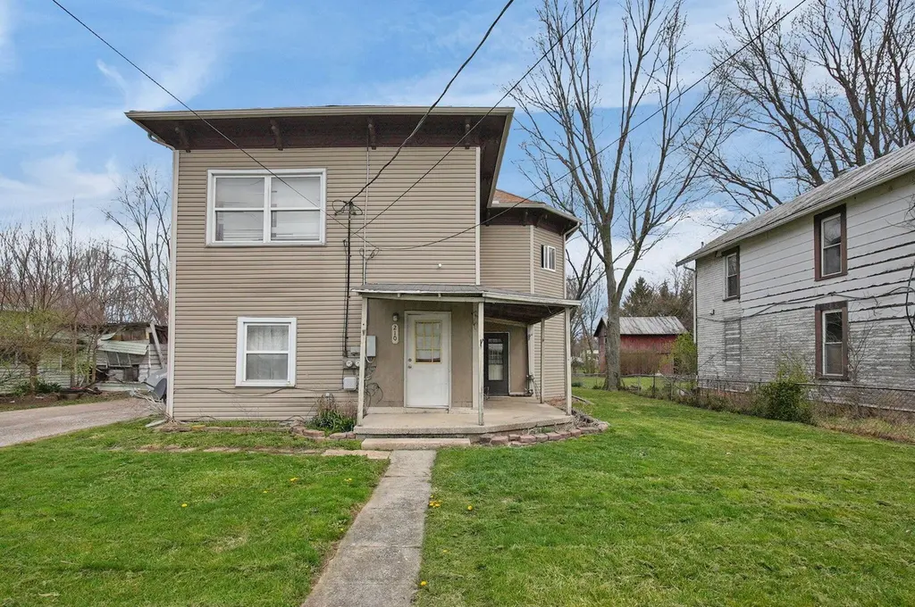 210 W High St