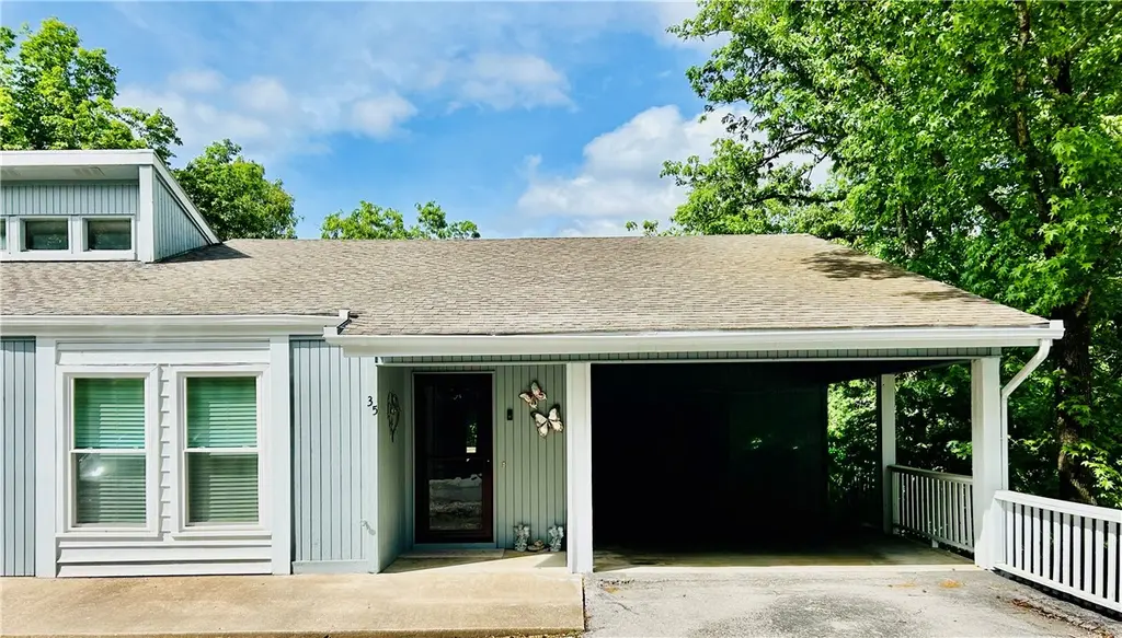 35 Estes Dr