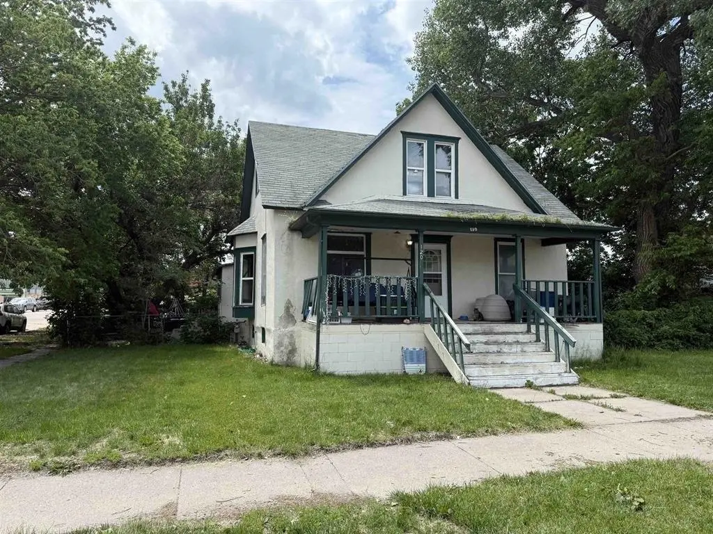 120 E 8 St