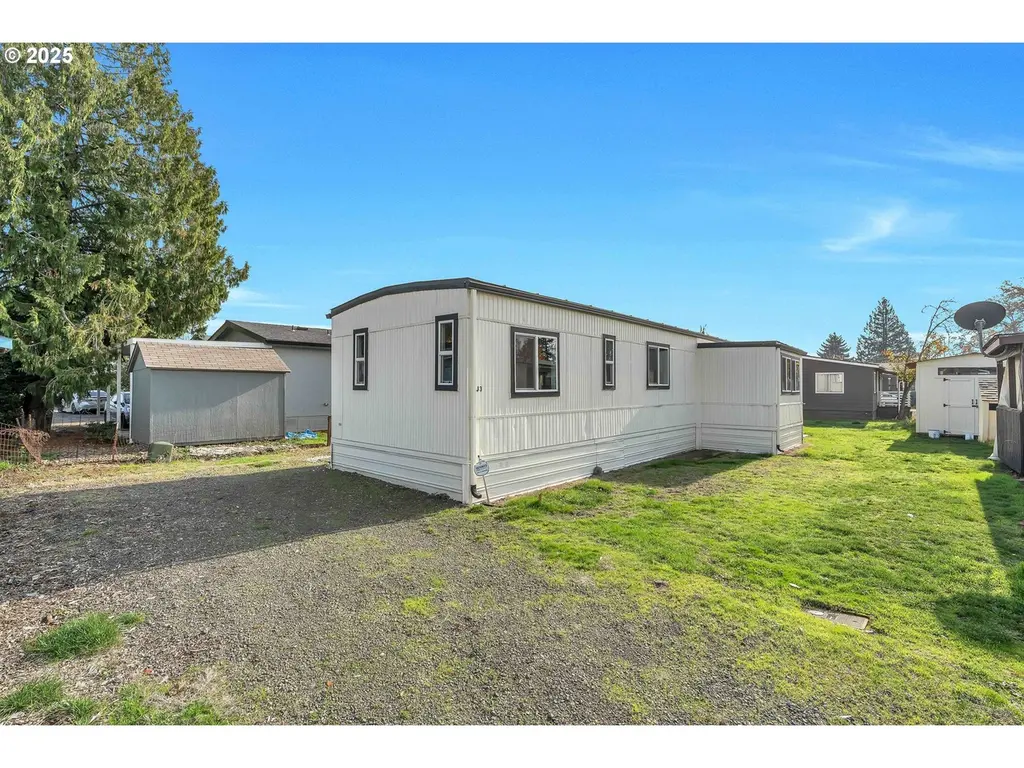 10701 SE Highway 212 Unit J3