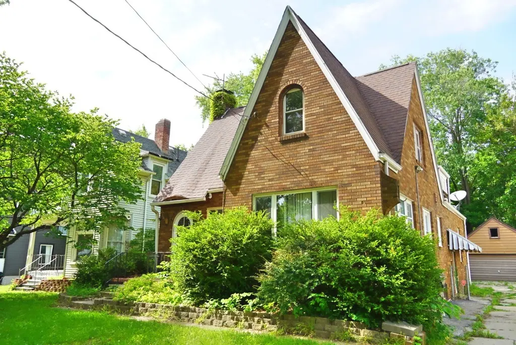 113 E Arcadia Ave
