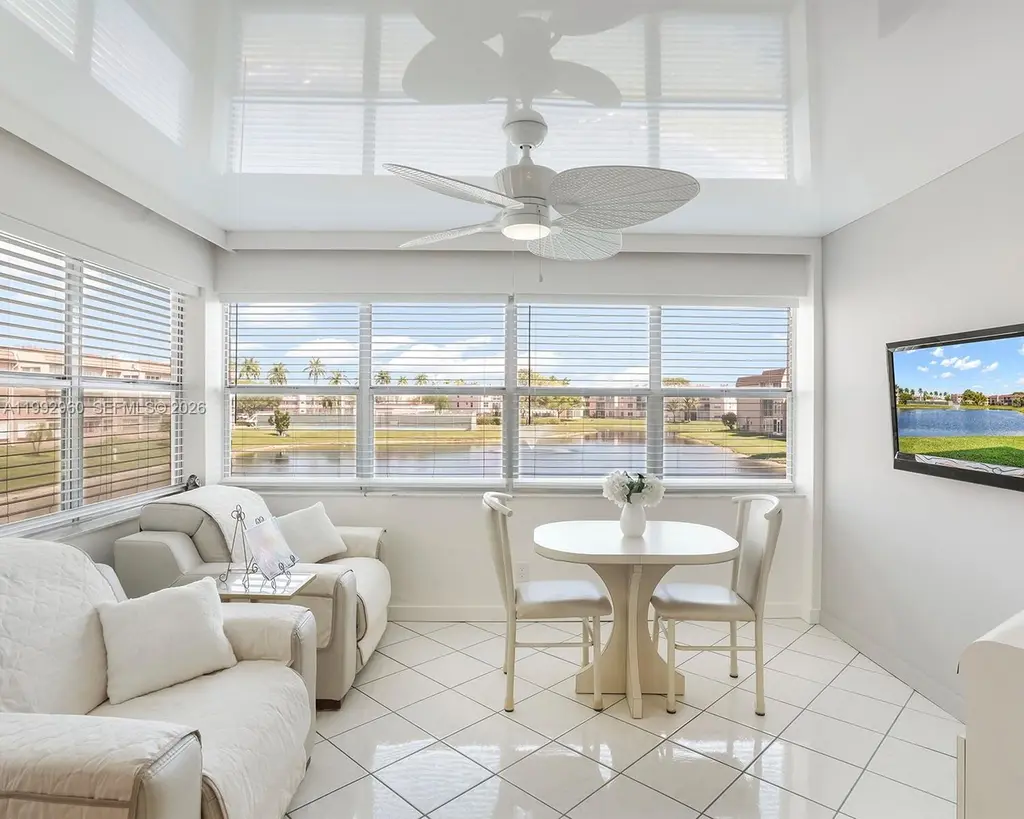 9580 Sunrise Lakes Blvd #205