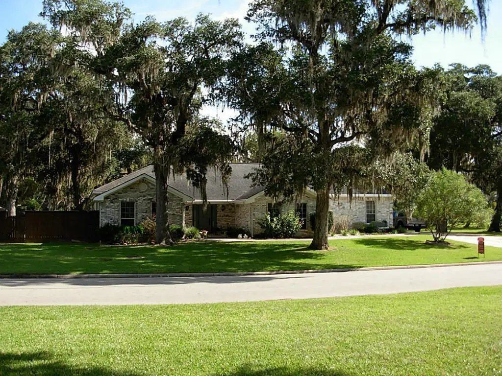2225 Ridgewood Dr