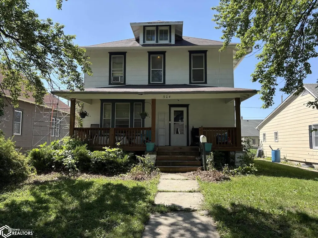 304 E Elm St