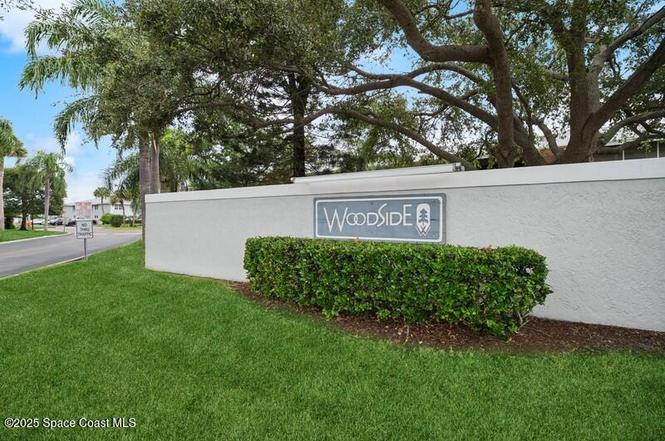 993 Sonesta Ave NE #205