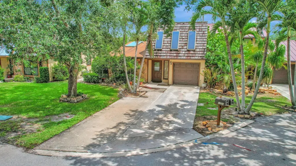 1003 Raintree Ln