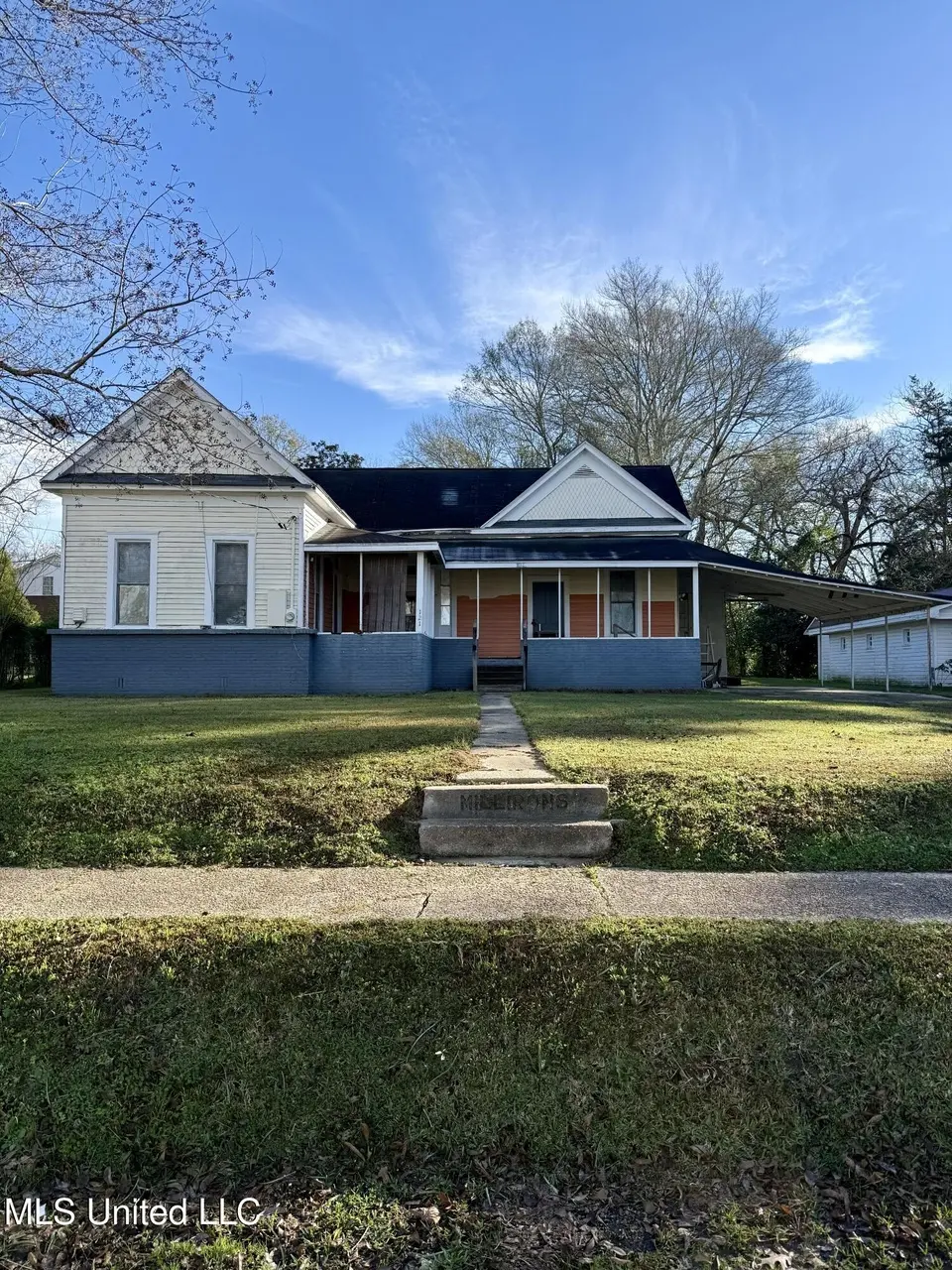 121 N 2nd St