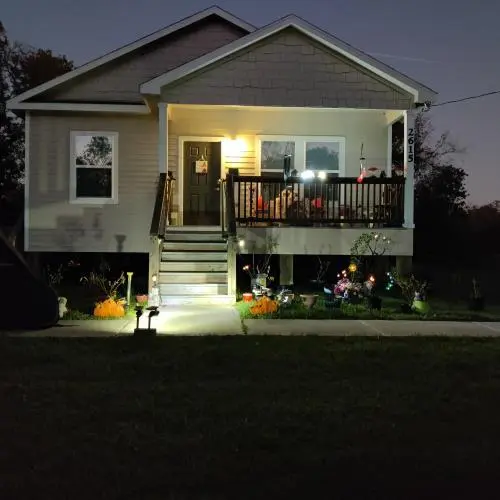 2615 Main St