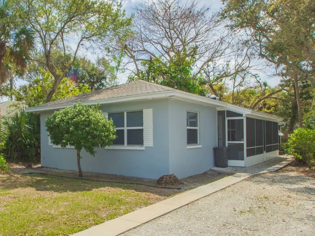 856 Dahlia Ln