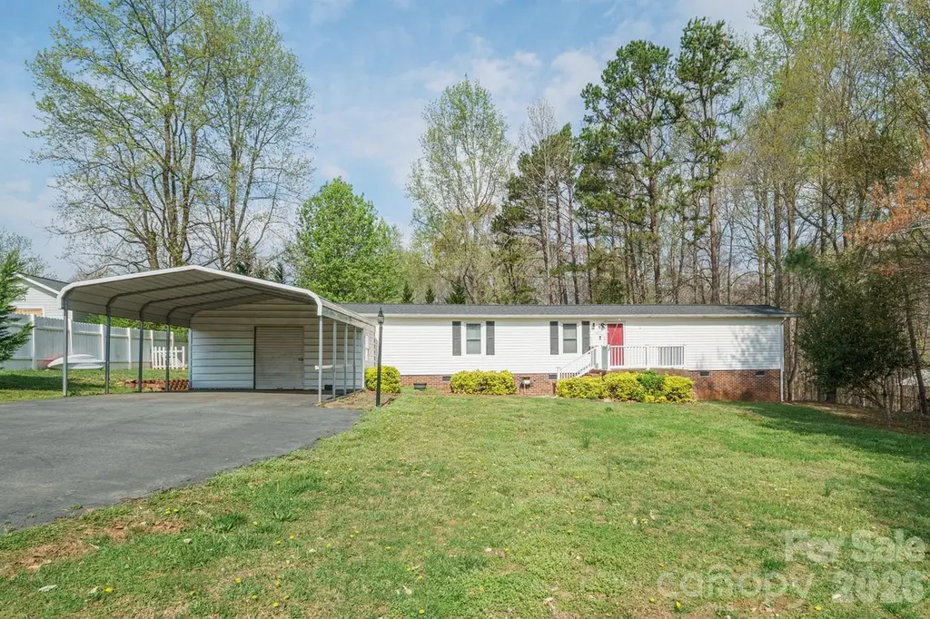 222 Summertree Dr