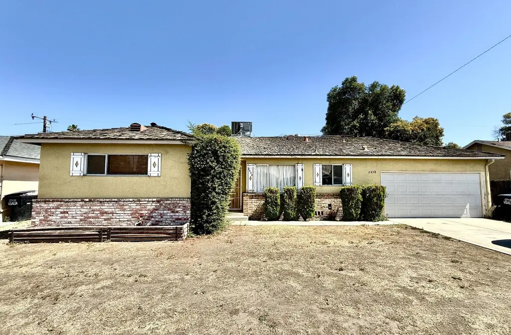 2438 W Walnut Ave