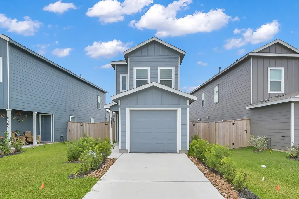 18271 Via Aurelia Dr