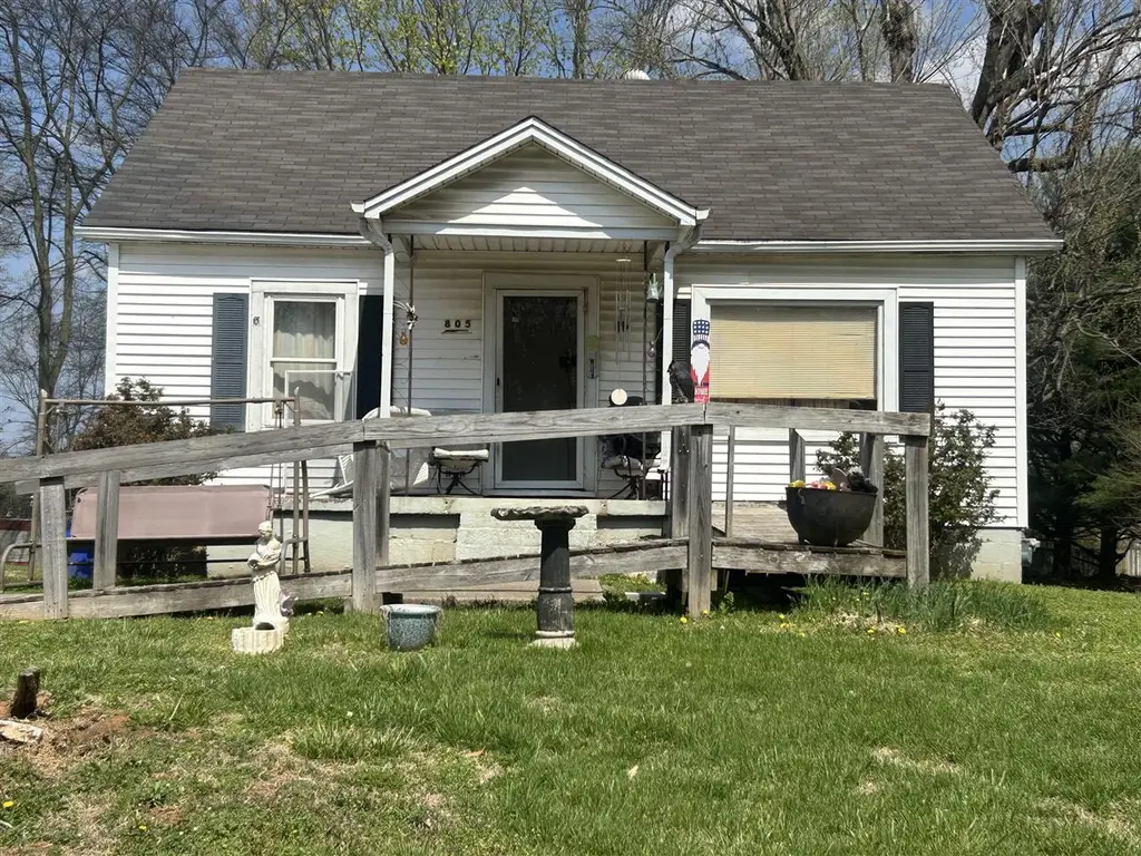805 E Cedar St